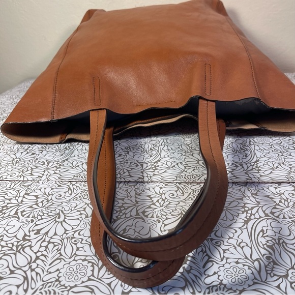Banana Republic Large Leather Tote Bag - Picture 7 of 13